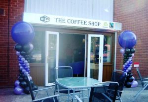 Graduated balloon columns for coffee shop