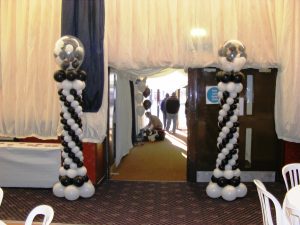Black and white graduated columns for entrance